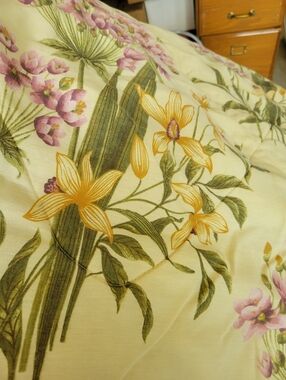 Floral Yellow & Pink Botanical Comforter - Brand